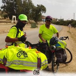 Cyclotouristes marocains au Niger